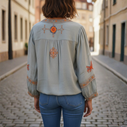 Blusa campesina con cuello en V bordada de manga larga azul claro para mujer