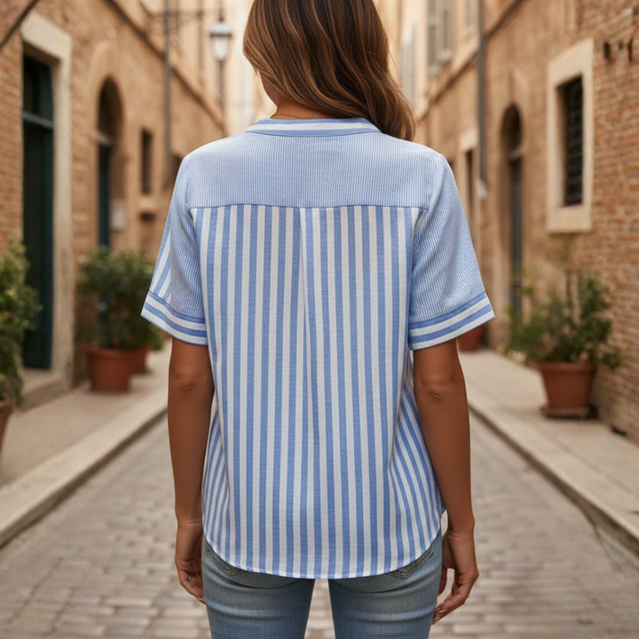 Blusa Henley de rayas con manga corta asimétrica para mujer