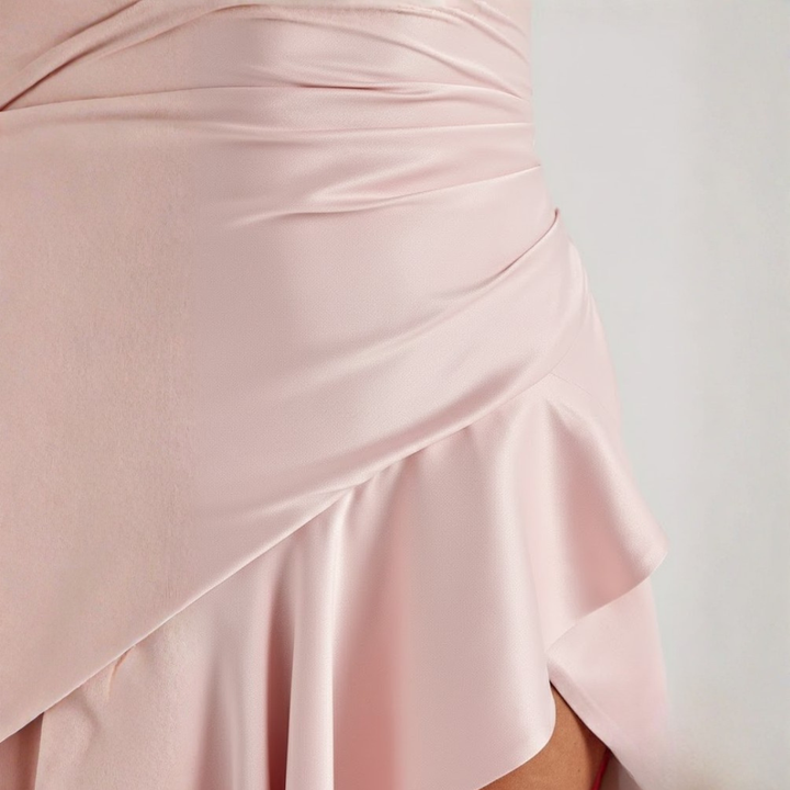 Vestido largo de satén para mujer en tono rubor con cuello drapeado y dobladillo asimétrico