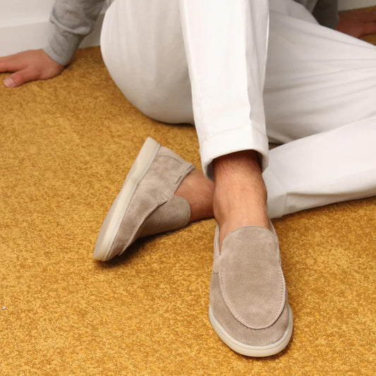 Mocasines para hombre de ante con paneles elásticos, cuello acolchado y suela de goma antideslizante