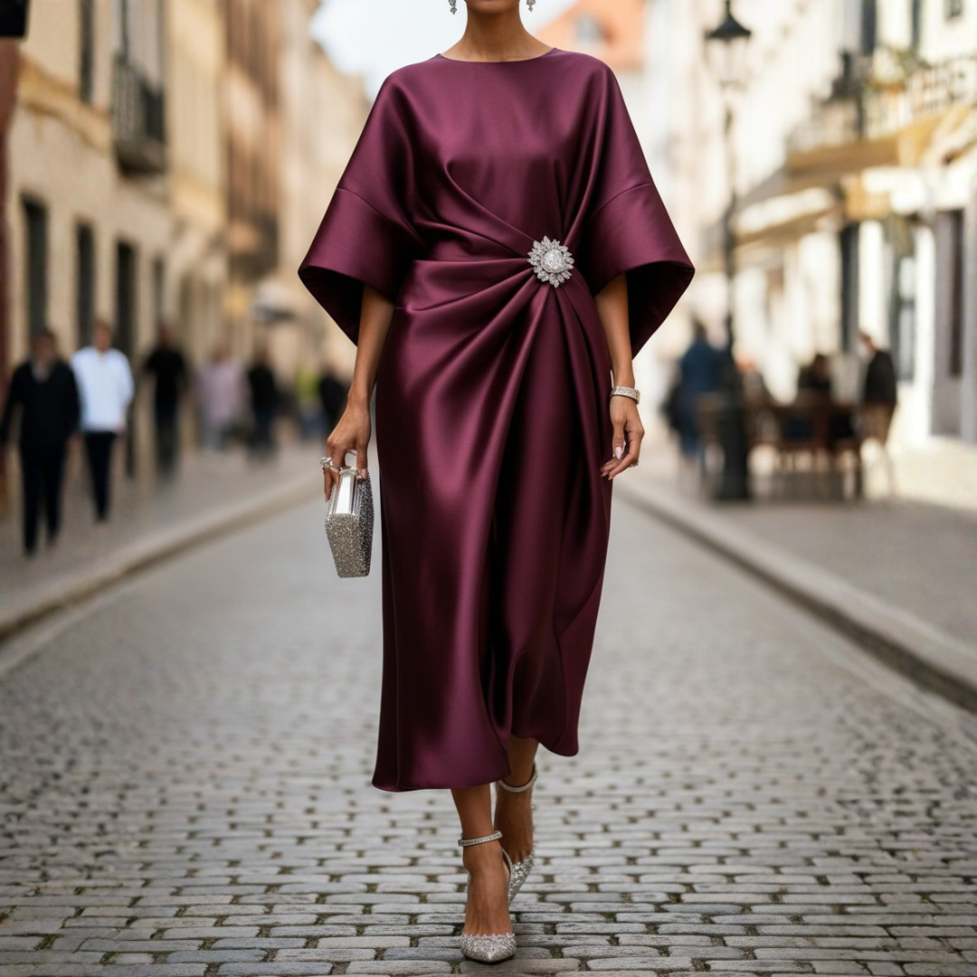 Robe mi-longue pour femme en satin drapé avec broche en strass