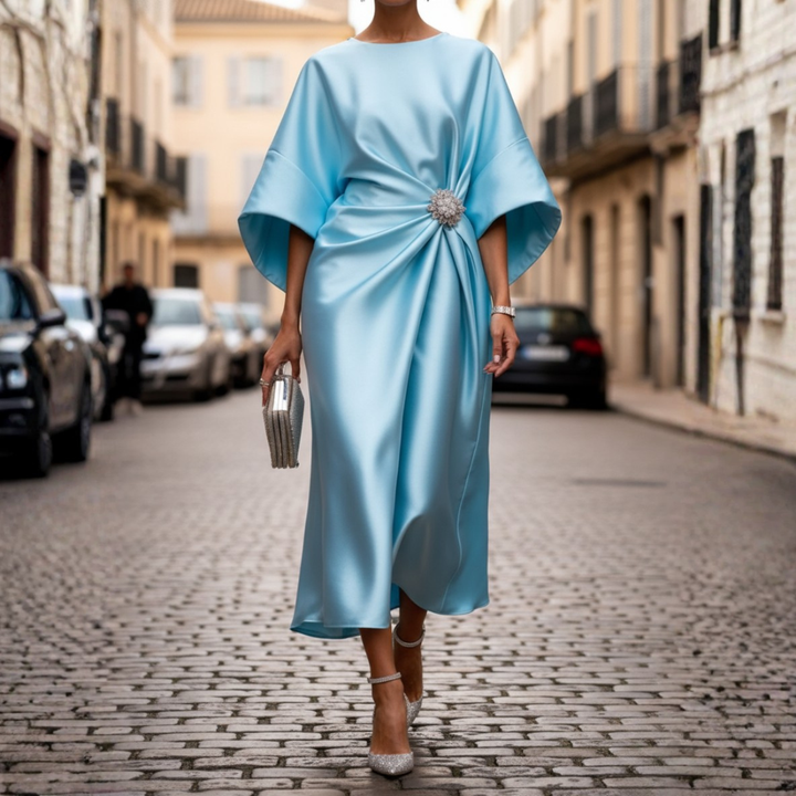 Vestido midi de satén para mujer con drapeado y broche de pedrería