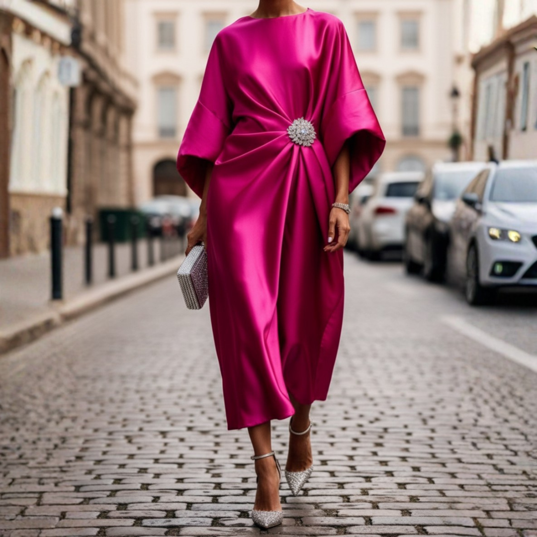 Robe mi-longue pour femme en satin drapé avec broche en strass