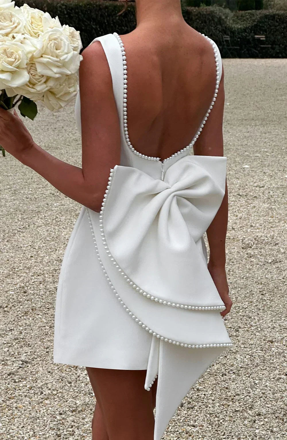 Robe courte femme sans manches avec nœud dans le dos