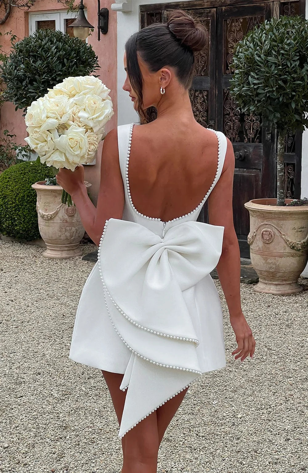 Robe courte femme sans manches avec nœud dans le dos
