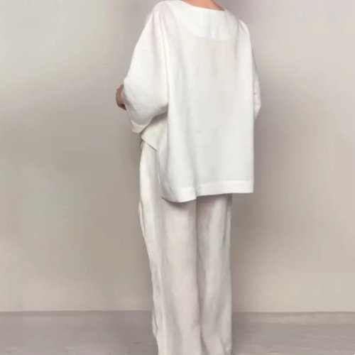 Women's Chic Lightweight Two-Piece Set | Layered Crop Top Fit Close Up